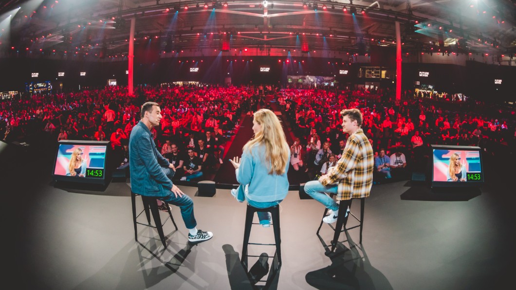 Das Motorsport-Panel mit Sophia Flörsch und Felix von der Laden war gut besucht. Foto: Julian Huke, OMR Das Motorsport-Panel mit Sophia Flörsch und Felix von der Laden war gut besucht. Foto: Julian Huke, OMR