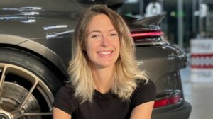 Jessica Thön ist mit ihrem Review-Kanal "The Car Crash" Deutschlands reichweitenstärkste Auto-Influencerin